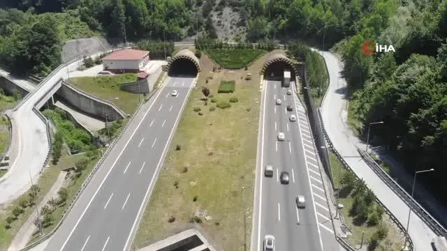 Bolu'da bayram trafiğinde akıcı yoğunluk devam ediyor