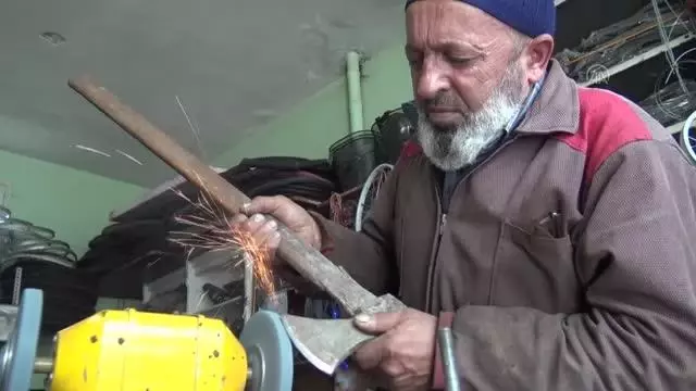 Bıçak ustaları Kurban Bayramı mesaisinde Bıçak ustaları Kurban Bayramı mesaisinde