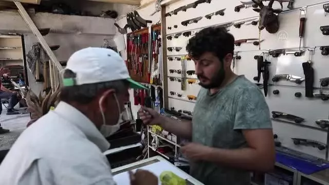 Bıçakçılar Kurban Bayramı öncesi üretimi durdurdu bileme yapıyor