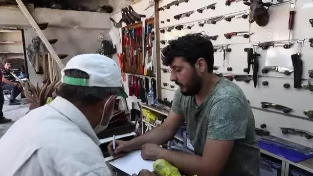 Bıçakçılar Kurban Bayramı öncesi üretimi durdurdu bileme yapıyor