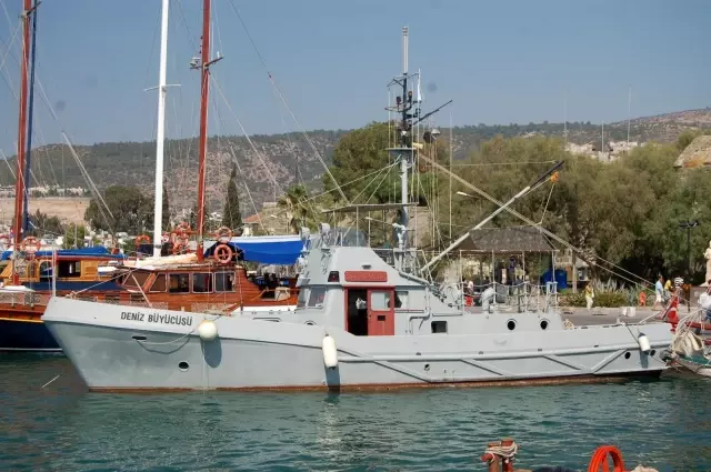 MÜZE GEMİ 'DENİZ BÜYÜCÜSÜ' ZİYARETÇİLERİNİ BEKLİYOR