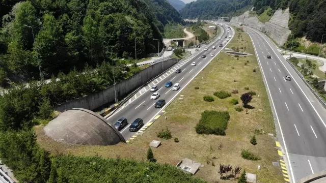 Bolu'da bayram trafiğinde akıcı yoğunluk devam ediyor
