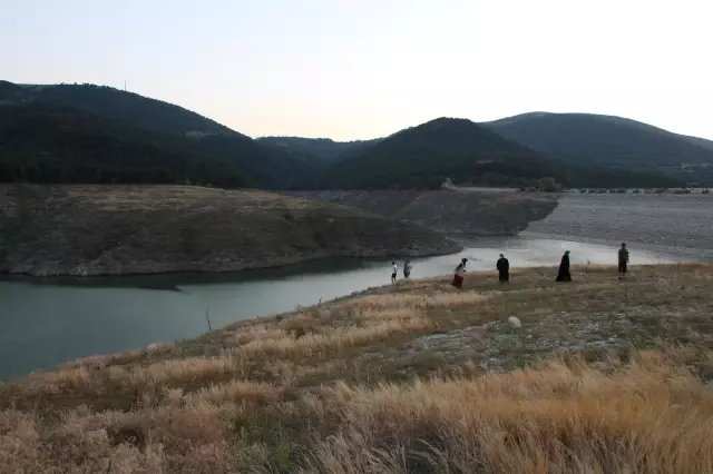 Amasya'da baraj gölünde kaybolan aynı aileden 5 kişinin cesedine ulaşıldı 15 Amasya'da baraj gölünde kaybolan aynı aileden 5 kişinin cesedine ulaşıldı