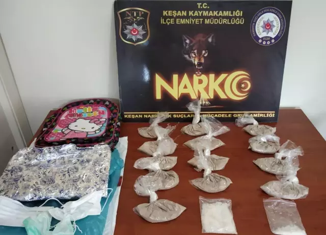 Son dakika haber! Silahla yaralama şüphelisinin evinden atılan okul çantasından uyuşturucu çıktı