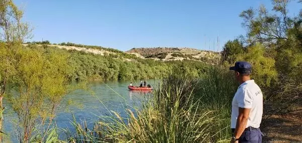 GÖKSU NEHRİ'NDE AKINTIYA KAPILDI, 5 KİLOMETRE UZAKLIKTA CESEDİ BULUNDU