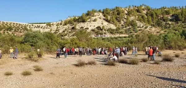 GÖKSU NEHRİ'NDE AKINTIYA KAPILDI, 5 KİLOMETRE UZAKLIKTA CESEDİ BULUNDU