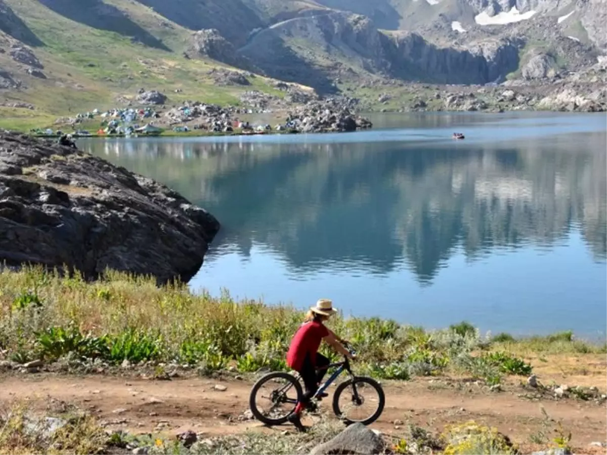 Hakkari'deki Sat Buzul Gölleri'nde 'Doğa Sporları Festivali' Gerçekleştirildi