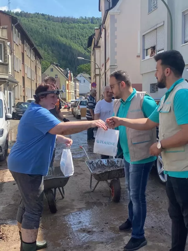 Hasene Derneği, Avrupa'daki afet bölgelerine yardım eli uzattı
