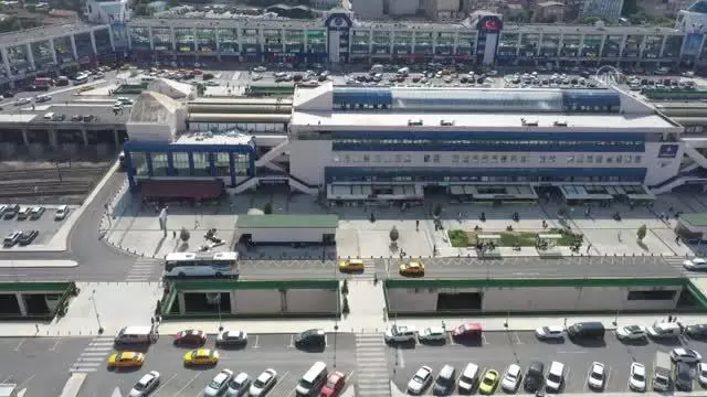 Havalimanları ve otogarlarda bayram hareketliliği yaşanıyor Havalimanları ve otogarlarda bayram hareketliliği yaşanıyor