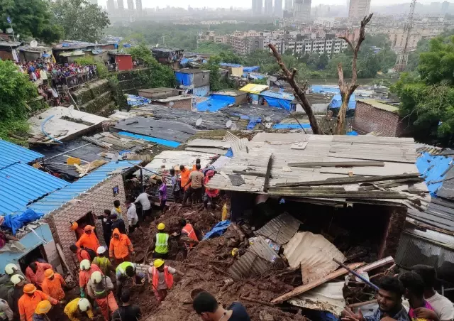 Hindistan'da toprak kayması: 25 ölü Hindistan'da toprak kayması: 25 ölü