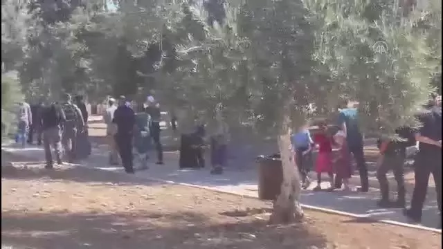 İsrail polisi korumasında binden fazla fanatik Yahudi Mescid-i Aksa'ya baskın düzenledi İsrail polisi korumasında binden fazla fanatik Yahudi Mescid-i Aksa'ya baskın düzenledi