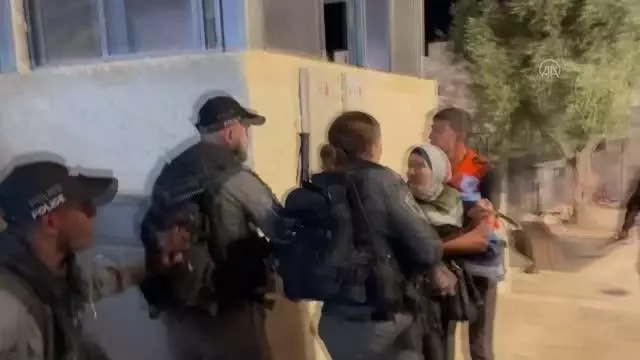 İsrail polisinden Şam Kapısı'nda Filistinlilere saldırı İsrail polisinden Şam Kapısı'nda Filistinlilere saldırı