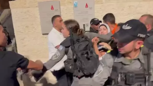 İsrail polisinden Şam Kapısı'nda Filistinlilere saldırı