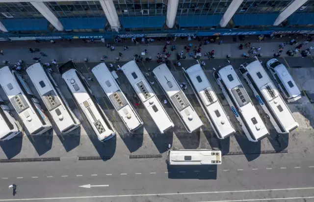 Havalimanları ve otogarlarda bayram hareketliliği yaşanıyor