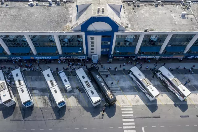 Havalimanları ve otogarlarda bayram hareketliliği yaşanıyor