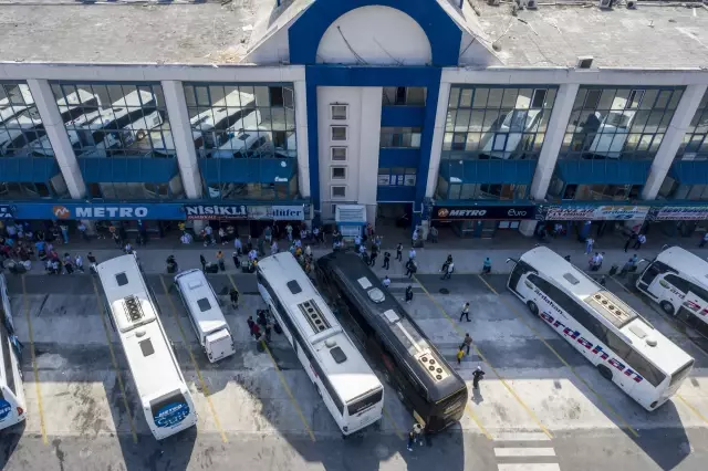 Havalimanları ve otogarlarda bayram hareketliliği yaşanıyor