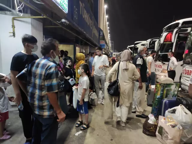 Otogarlarda bayram hareketliliği sürüyor