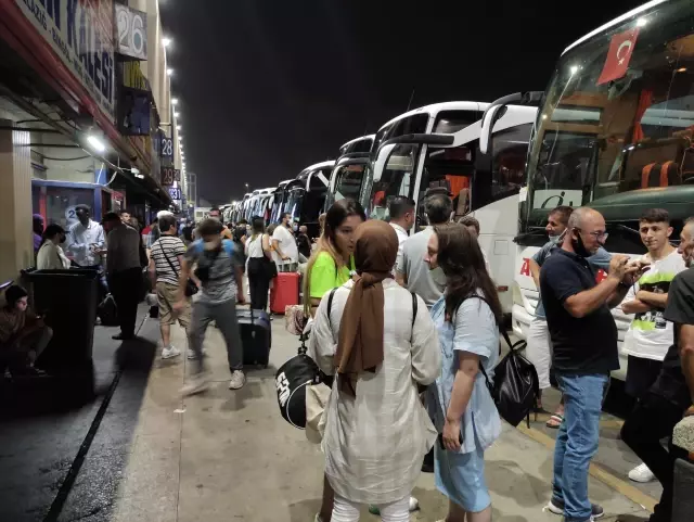 Otogarlarda bayram hareketliliği sürüyor