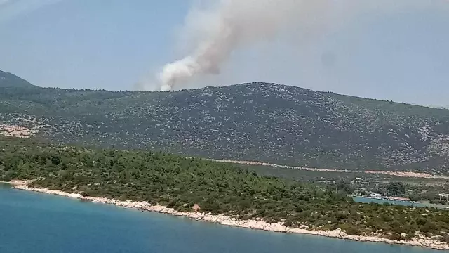 İzmir'de makilik alanda çıkan orman yangını kontrol altında