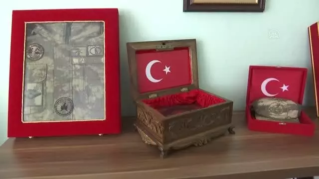 Son dakika haberi! KAHRAMANMARAŞ - Oğullarını şehit verdikleri saldırıda gazi olan görev köpeği Atmaca'yı sahiplendiler