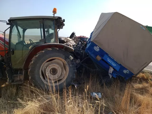 Kahramanmaraş'ta kamyonet ile traktör çarpıştı: 3 yaralı