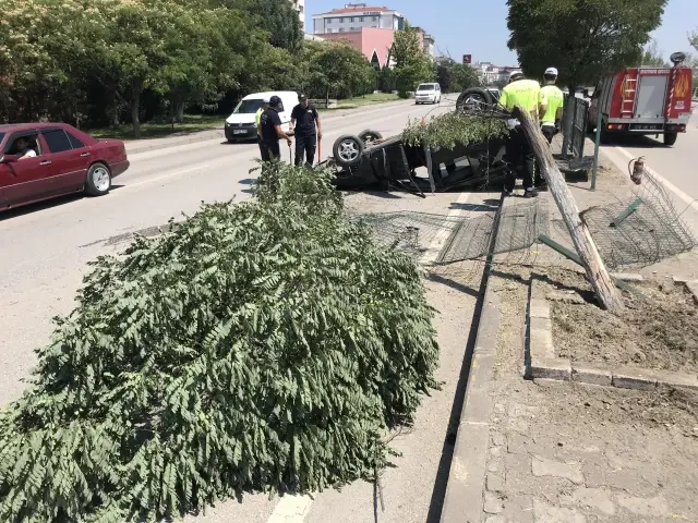 Son dakika haberleri... Otomobil devrildi: 5'i çocuk 6 yaralı
