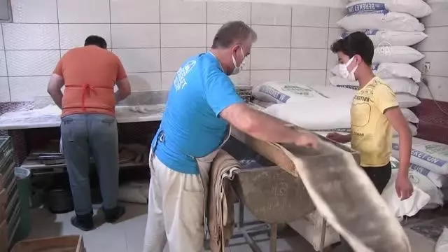 KARAMANMARAŞ - Hayırsever vatandaş, fırından gün boyu ücretsiz ekmek dağıttırdı