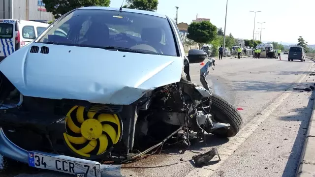 Karşı şeride geçip otomobili biçti