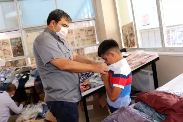 Kaymakamlığın giyim mağazası ihtiyaç sahiplerinin yüzünü güldürdü