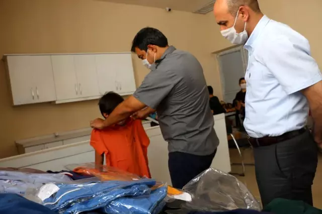 Kaymakamlığın giyim mağazası ihtiyaç sahiplerinin yüzünü güldürdü