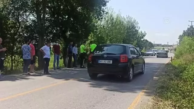Kaza yapan sürücüye yardım için duran araca otomobil çarptı: 3 yaralı