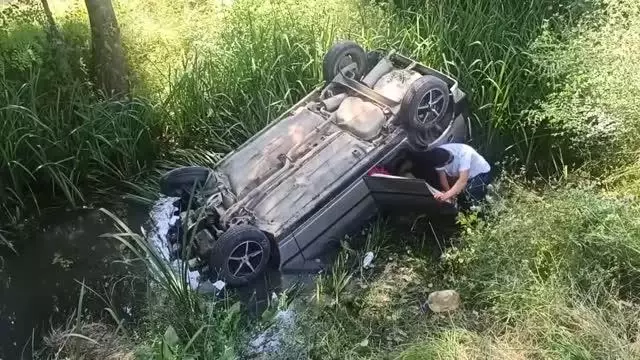 Kaza yapan sürücüye yardım için duran araca otomobil çarptı: 3 yaralı