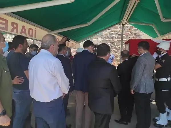 Antalya'daki trafik kazasında vefat eden polis memuru ile oğlunun cenazeleri defnedildi