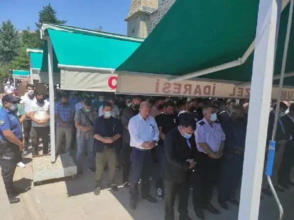 Antalya'daki trafik kazasında vefat eden polis memuru ile oğlunun cenazeleri defnedildi