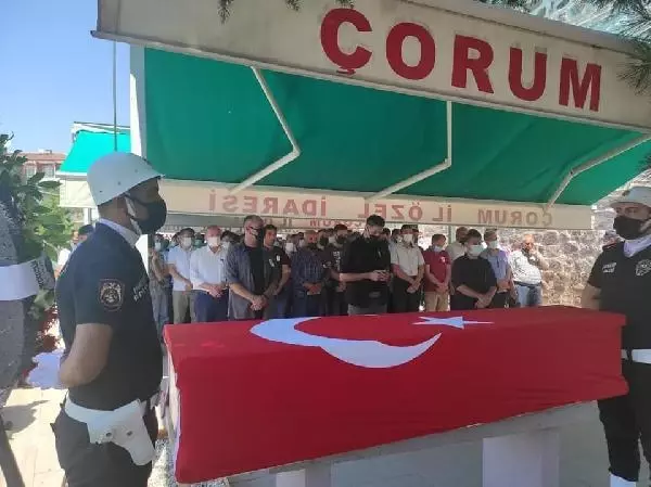 Antalya'daki trafik kazasında vefat eden polis memuru ile oğlunun cenazeleri defnedildi