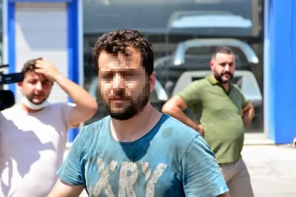 Son dakika haberleri! KAZADA YARALANAN POLİSLERE KARTONLARLA GÖLGELİK OLUŞTURDULAR