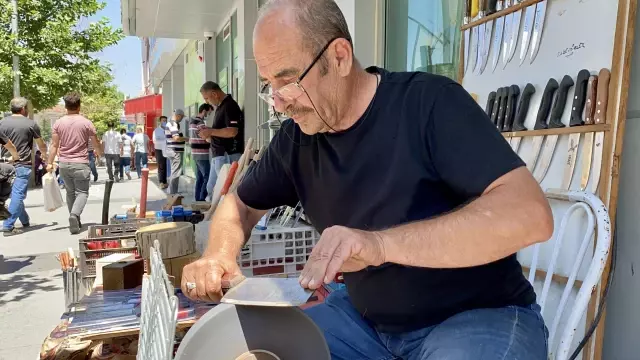 Kurban Bayramı öncesi bıçakçılar yoğun mesai yapıyor Kurban Bayramı öncesi bıçakçılar yoğun mesai yapıyor