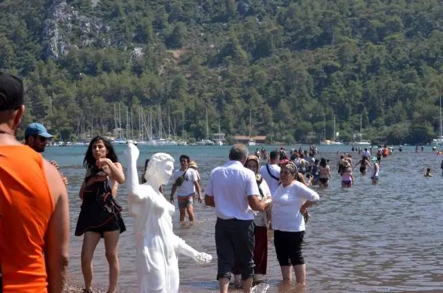 Kızkumu Plajı turist akınına uğradı Kızkumu Plajı turist akınına uğradı