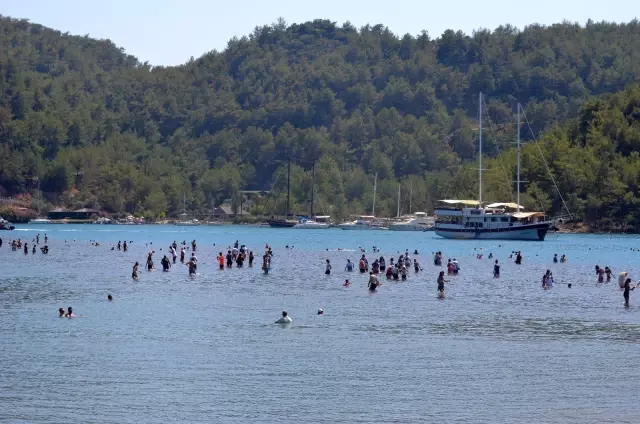 Kızkumu Plajı turist akınına uğradı