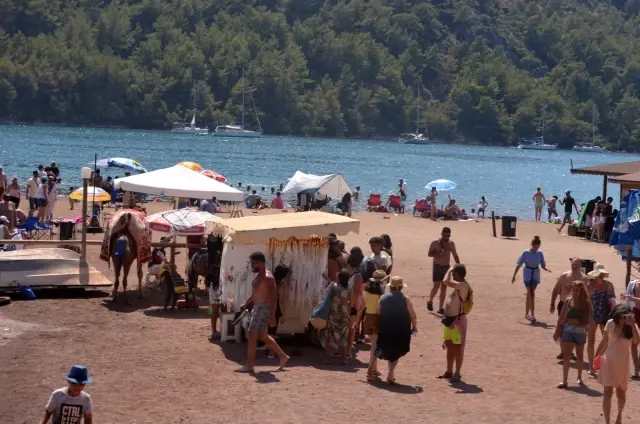Kızkumu Plajı turist akınına uğradı