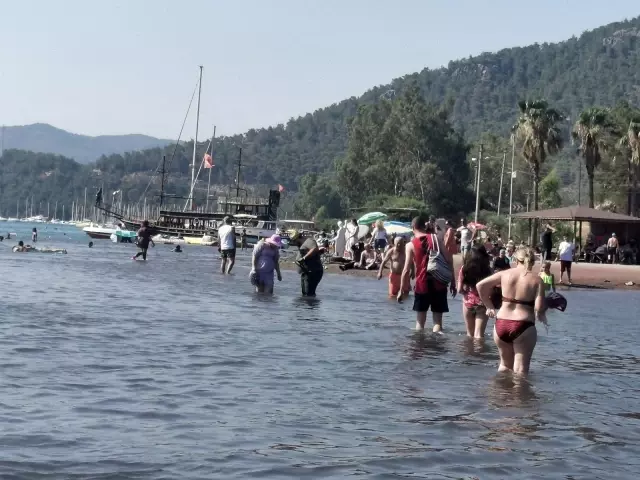 Kızkumu Plajı turist akınına uğradı
