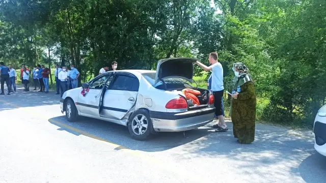 Kaza yapan sürücüye yardım için duran araca otomobil çarptı: 3 yaralı