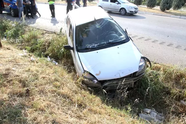 Kontrolden çıkan otomobil su kanalına düştü: 2 yaralı