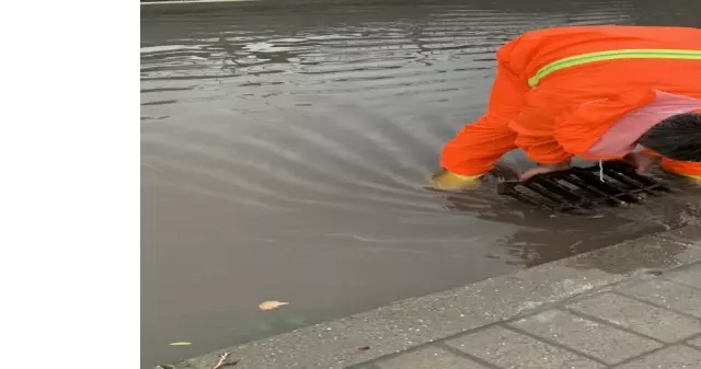 Kosova'da cadde ve sokaklar göle döndü