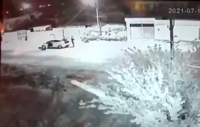Madde bağımlısından pes dedirten hırsızlık kamerada Madde bağımlısından pes dedirten hırsızlık kamerada