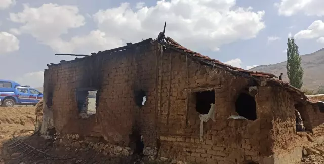 Son dakika haberleri: Malatya'da depo olarak kullanılan ahırda çıkan yangında 2 ton tütün yandı Son dakika haberleri: Malatya'da depo olarak kullanılan ahırda çıkan yangında 2 ton tütün yandı