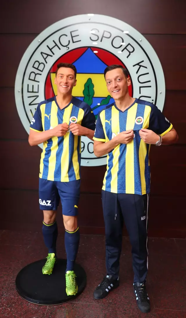 Mesut Özil'in balmumu heykeli, İstanbul'a getirildi
