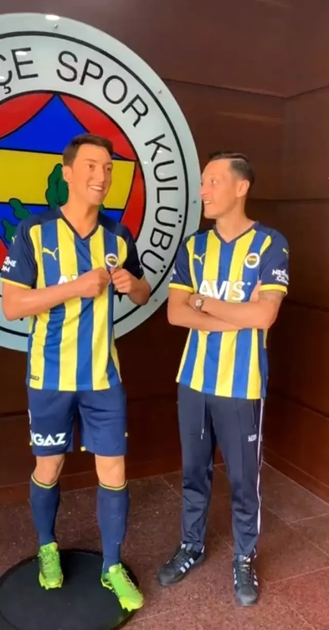 Mesut Özil'in balmumu heykeli, İstanbul'a getirildi