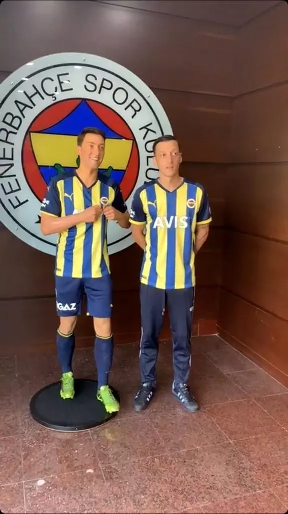 Mesut Özil'in balmumu heykeli, İstanbul'a getirildi