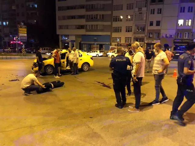 Motosiklet ile taksi çarpıştı: 1'i ağır 2 yaralı